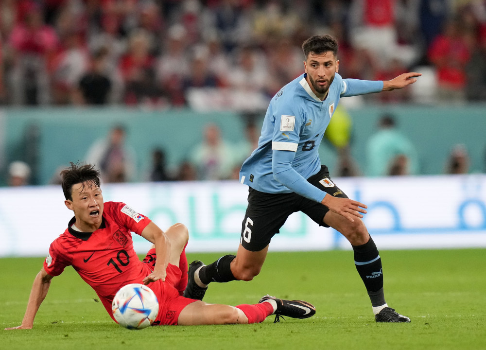 乌拉圭碾压里昂，马丁内利带队取胜