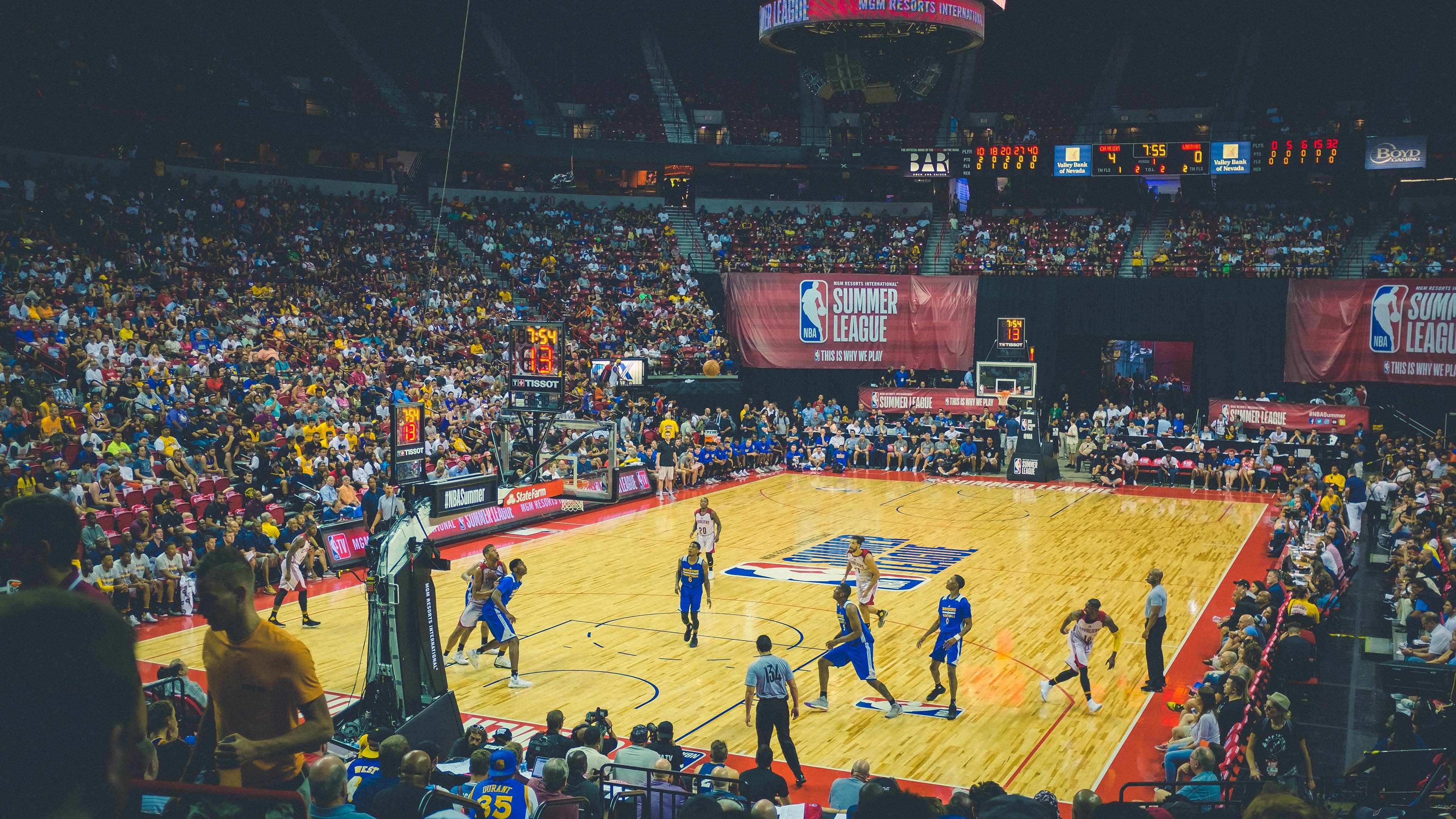 塞恩斯关键制胜，梅赛德斯上演惊天逆转终结红牛霸权